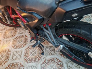Moto 125cc Naked Negra/Roja