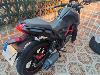 Moto 125cc Naked Negra/Roja