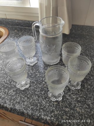 Juego de jarra y vasos de cristal