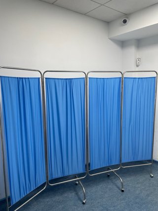 Biombo separador azul plegable