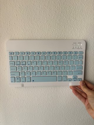 Vendo comodissima tastiera ricaricabile per ipad.