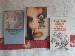 Varios libros de Borges
