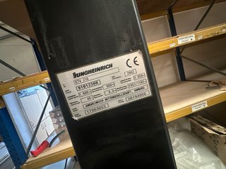 Carretilla retráctil Jungheinrich