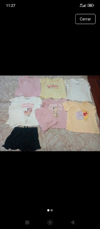 Lote de ropa y juguetes para niños