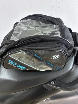 Bolsa Sobredepósito Oxford Negra 18l con imanes