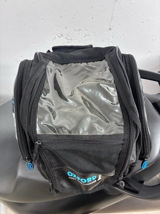 Bolsa Sobredepósito Oxford Negra 18l con imanes