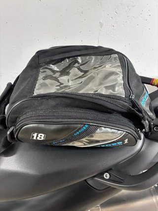 Bolsa Sobredepósito Oxford Negra 18l con imanes