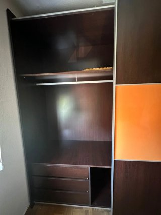 Armario puertas correderas cristal y madera