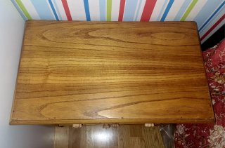 Mesita de noche antigua de madera