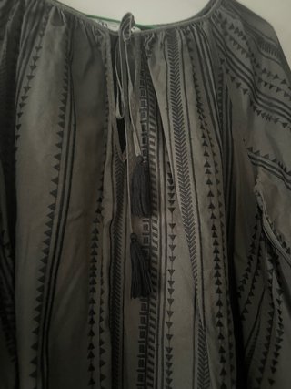 Blusa Zara verde bordada manga larga