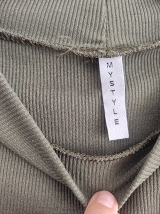 Camiseta verde militar cremallera