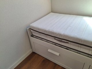 Cama Brinmes Ikea con colchones