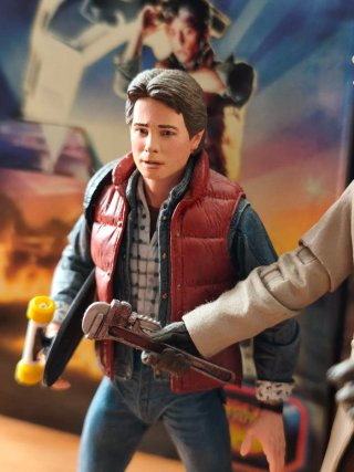 Figuras NECA Doc Brown y Marty Regreso al Futuro