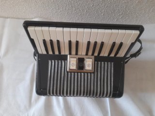 Acordeón Hohner Student VM de 48 bajos