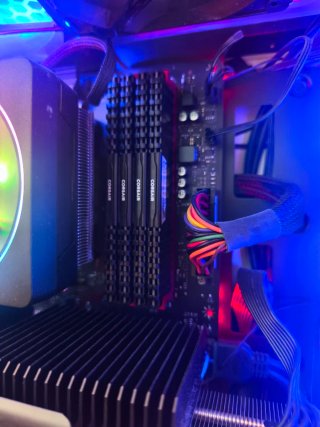 Torre PC Ryzen 7 1700 Rx590 16 GB RAM