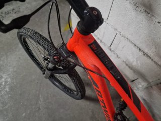 Bicicleta Montaña Roja y Azul