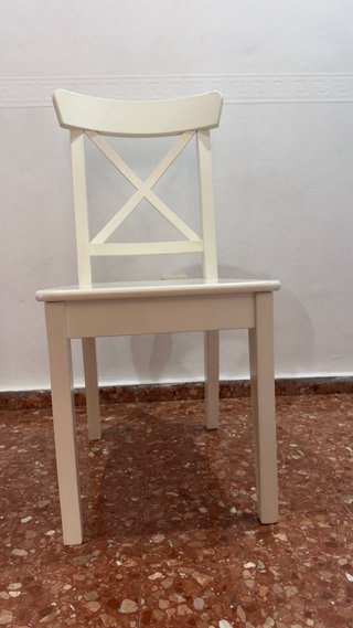 Silla de comedor blanca de madera