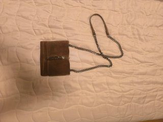 Bolso Zara serraje marrón con pluma