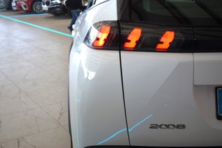 PEUGEOT 2008 Active Pack BlueHDI
