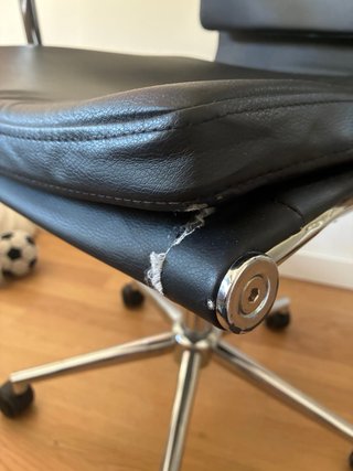Silla de oficina Sklum negra y plateada