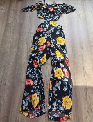 Mono floral negro y multicolor