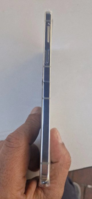 Modello espositivo Samsung Galaxy Z Flip5 verde menta