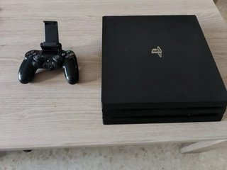 PS4 Pro 12.2 1TB con disco magico