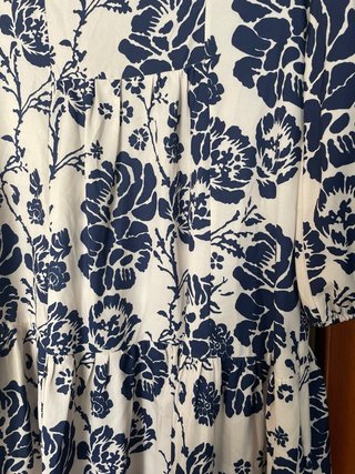 Vestido veraniego floral azul y blanco
