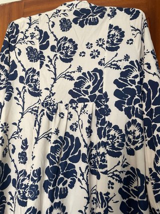 Vestido veraniego floral azul y blanco