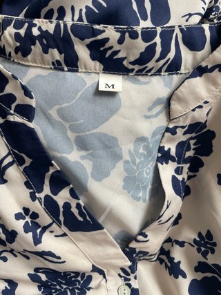Vestido veraniego floral azul y blanco
