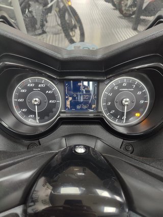 Yamaha XMAX 300 muy cuidada!