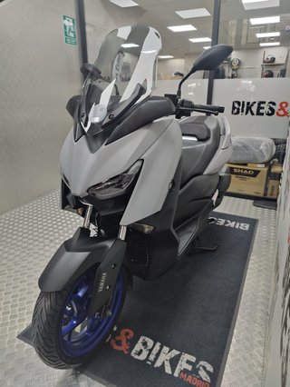 Yamaha XMAX 300 muy cuidada!