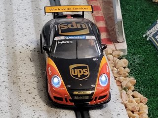 Coche de slot Scalextric Porsche 911 GT3 UPS