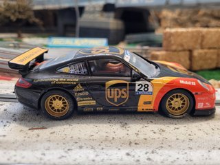 Coche de slot Scalextric Porsche 911 GT3 UPS