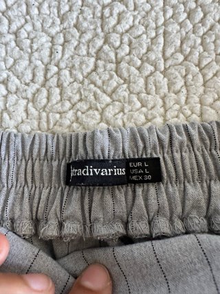 Pantalón gris de pinzas