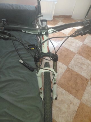 Bicicleta GT Karakoram Blanca