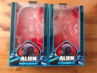 Figuras NECA Alien y Ripley Compression suit 40