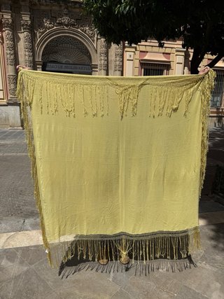 Manton de Manila antiguo amarillo