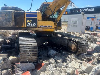 Excavadora Komatsu PC 210