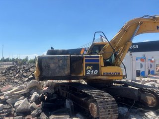 Excavadora Komatsu PC 210