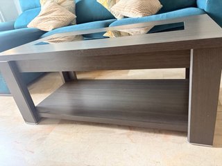 Mesa centro gris oscuro con cristal