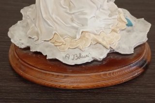 RARA FIGURA DE PORCELANA ALTA CALIDAD, CAPODIMONTE