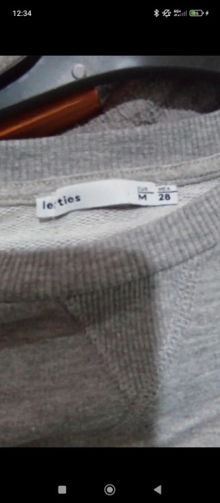 Sudadera gris con estampado