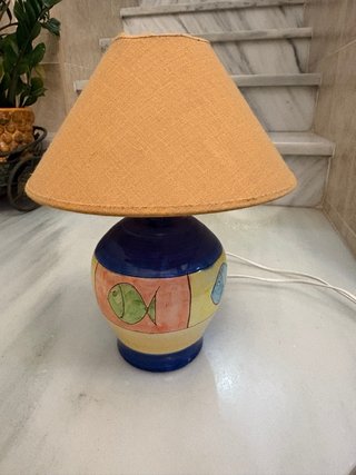 Lámpara de cerámica artesanal con peces