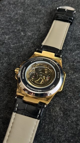 Reloj LONGLUX Automático dorado y correa de cuero