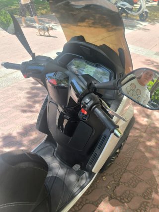 Peugeot Metropolis 400cc Scooter