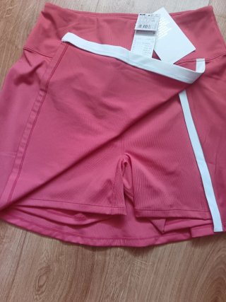 Conjunto  Falda/pantalón y Camiseta
