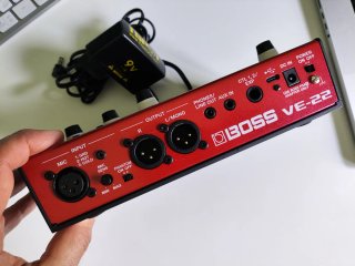 Boss VE-22 Vocal Performer más alimentador