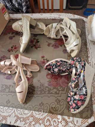 Sandalias Talla 39-40 (varios pares)
