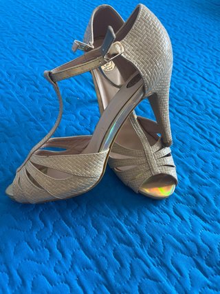 Zapatos de tacón Anna Field dorados y plateados